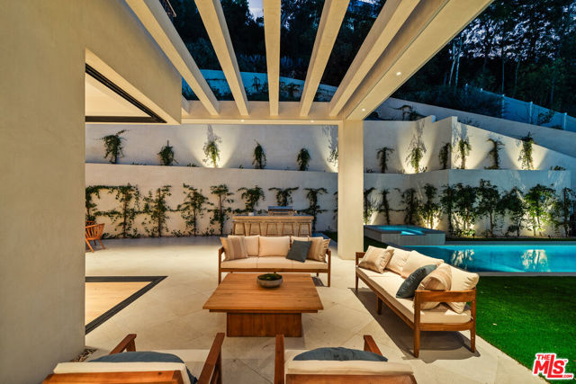 10950 Verano Road, Los Angeles CA: https://media.crmls.org/mediaz/f4f7ae4f-4a12-4fe5-a7fe-71b15c4f1937.jpg