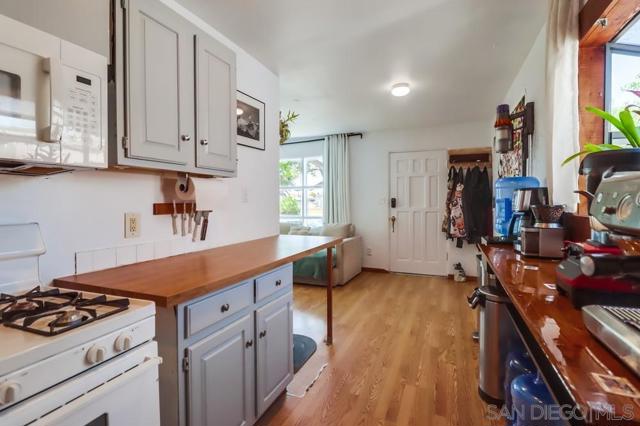 4053 55 Jewell St, San Diego CA: https://media.crmls.org/mediaz/f4f7c6c1-5bdc-4415-9765-c1c3fbc6a1ca.jpg