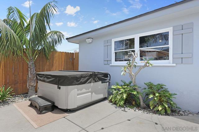 1855 Capistrano St, San Diego CA: https://media.crmls.org/mediaz/f4f7e9a7-aab4-449b-94e2-ed674518786e.jpg