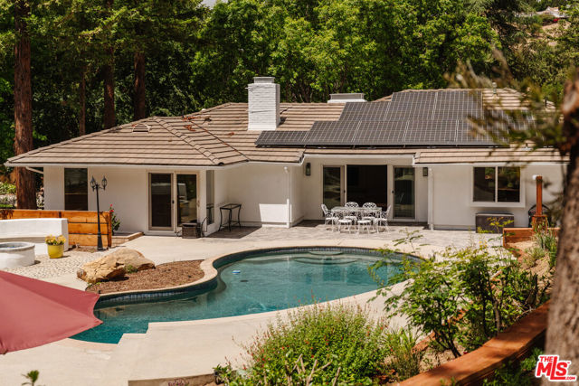 15514 Del Gado Drive, Sherman Oaks CA: https://media.crmls.org/mediaz/f4f894c1-1d00-4813-a5dd-3aa05380a037.jpg