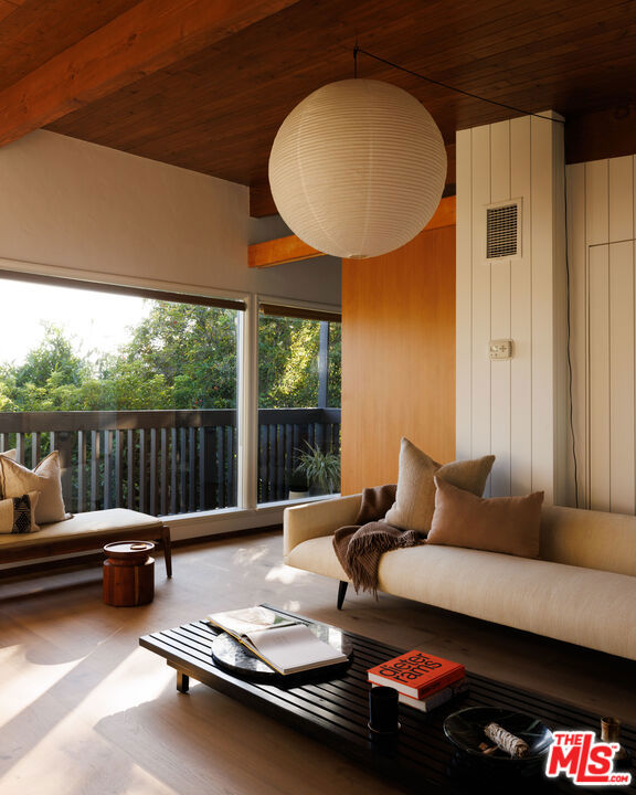 1 Bed Home for Sale in Los Angeles, California