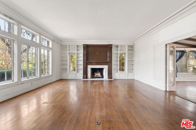 443 S June Street, Los Angeles CA: https://media.crmls.org/mediaz/f4f92038-0bdb-44ef-ad21-99e48e1a3fd2.jpg