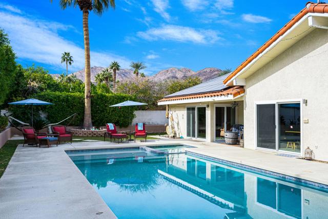 72915 Skyward Way, Palm Desert CA: https://media.crmls.org/mediaz/f4f9c7ad-0327-43c4-acb2-5b05a023a405.jpg