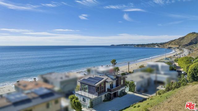 25423 Malibu Road, Malibu CA: https://media.crmls.org/mediaz/f4fa1b9a-c60b-48c2-a8fb-3d496211e145.jpg