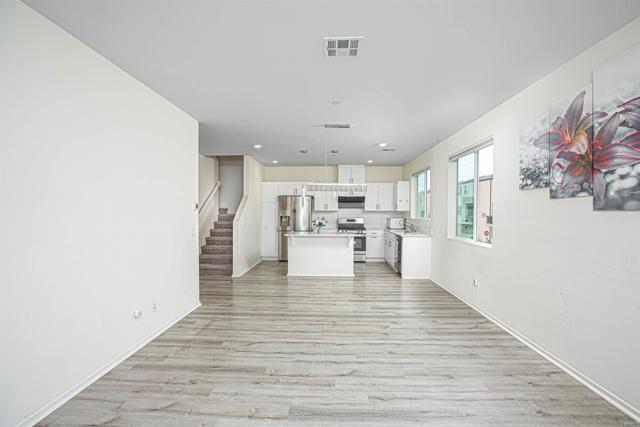 5211 Beachfront Cove, San Diego CA: https://media.crmls.org/mediaz/f4fa8b19-e6f3-44b0-aa24-d5f30b2c3067.jpg