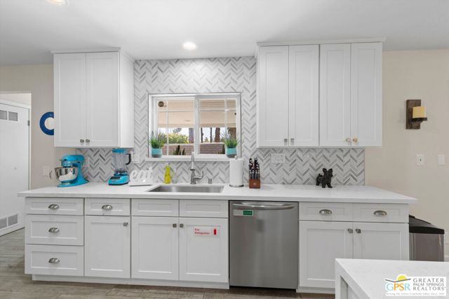 1186 S San Joaquin Drive, Palm Springs CA: https://media.crmls.org/mediaz/f4faa499-3bc3-4f13-af6d-fea903a3555e.jpg