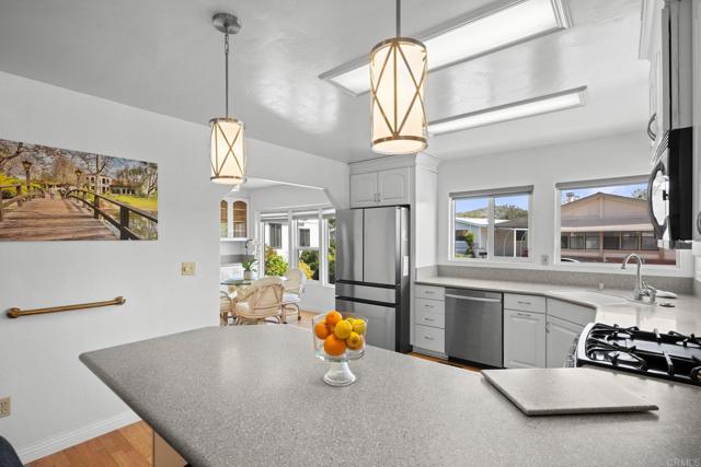 Detail Gallery Image 5 of 29 For 3502 Don Carlos Drive, Carlsbad,  CA 92010 - 3 Beds | 2 Baths