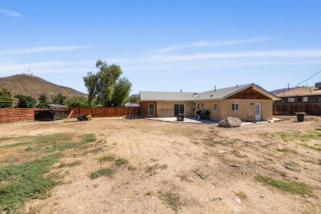 33916 Keith Avenue, Hemet CA: https://media.crmls.org/mediaz/f4fb3c59-e1d5-496d-8ea8-5530321b36e0.jpg