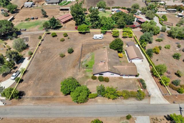 13955 Wanda Way, Jamul CA: https://media.crmls.org/mediaz/f4fba40b-e789-4fcb-b2c2-aef213aa7eb4.jpg