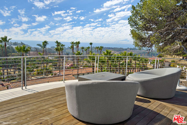 6375 Gayton Place, Malibu CA: https://media.crmls.org/mediaz/f4fbdd45-f31e-40f0-96f7-595907c18ba4.jpg