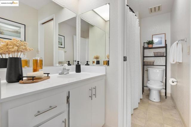 1391 Monument BLVD, Concord CA: https://media.crmls.org/mediaz/f4fc7894-1581-4118-a0b2-be76266ac595.jpg