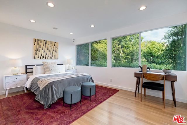 9316 Beverly Crest Drive, Beverly Hills CA: https://media.crmls.org/mediaz/f4fd0167-07ee-4939-b6f3-b70ea312c1ca.jpg