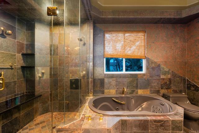 6557 Coneflower Drive, Carlsbad CA: https://media.crmls.org/mediaz/f4fe1ceb-e307-45bd-b11b-7c89f17fc4f5.jpg