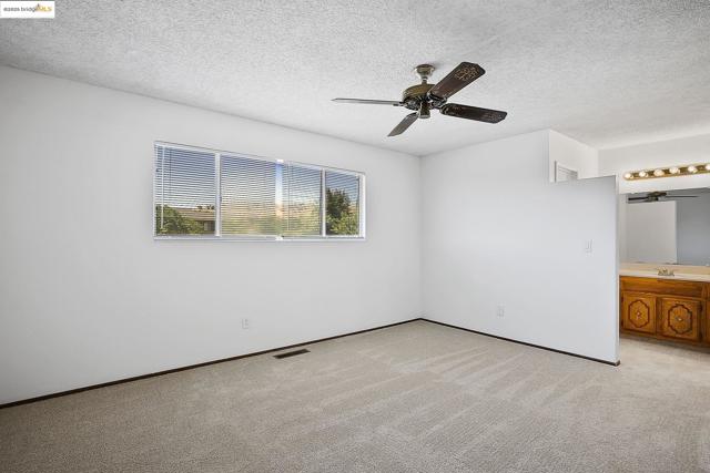 2125 Robles Dr, Antioch CA: https://media.crmls.org/mediaz/f4fe2c67-7eb5-4a5a-ac59-977d337b57a7.jpg