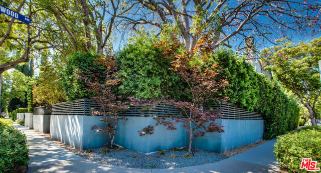 449 Westbourne Drive, West Hollywood CA: https://media.crmls.org/mediaz/f4ffb515-2638-42c2-9a45-1919e7d5f969.jpg