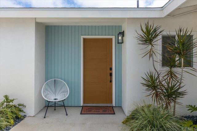 Detail Gallery Image 3 of 40 For 725 Cathy Ln, Cardiff By The Sea,  CA 92007 - 4 Beds | 2/1 Baths