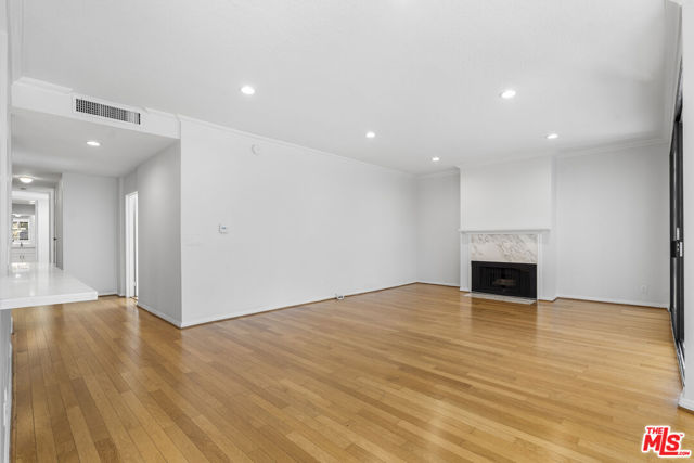 4477 Wilshire Boulevard, Los Angeles CA: https://media.crmls.org/mediaz/f5003e13-e4b8-4009-9e31-dcd7d57c6a4d.jpg
