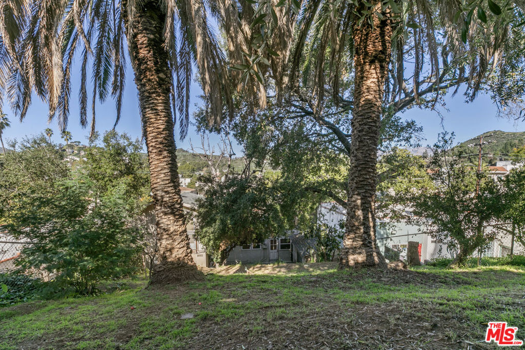 https://media.crmls.org/mediaz/f50042c2-903f-4015-96e1-eebddb3b7691.jpg?preset=X-Large