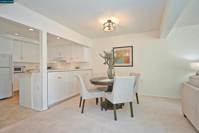 1316 Rockledge Ln, Walnut Creek CA: https://media.crmls.org/mediaz/f5005702-5b33-4d53-b002-fd098e9647fc.jpg