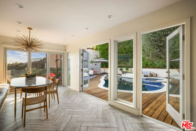 2137 Sunset Plaza Drive, Los Angeles CA: https://media.crmls.org/mediaz/f5008699-a6bc-47fb-befe-74d2a6a539b7.jpg