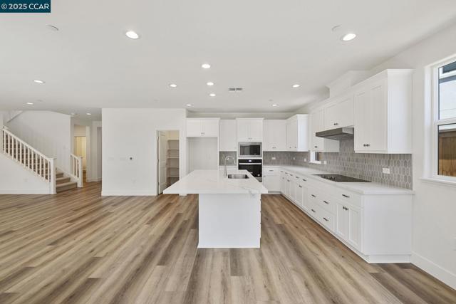 8121 Vessel Way, Sacramento CA: https://media.crmls.org/mediaz/f500d117-f601-40bb-b8ad-2a531617bb1a.jpg