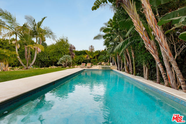 13524 D'Este Drive, Pacific Palisades CA: https://media.crmls.org/mediaz/f5016301-31bf-449c-822c-26da7b3d7036.jpg