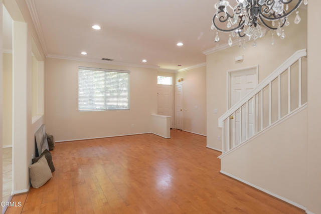 Detail Gallery Image 8 of 33 For 395 via Cantilena, Camarillo,  CA 93012 - 3 Beds | 2/1 Baths