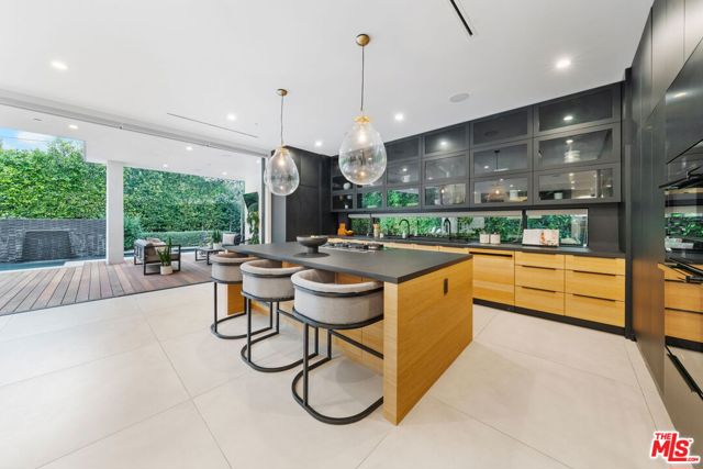 842 N Orange Grove Avenue, Los Angeles CA: https://media.crmls.org/mediaz/f5023266-9579-49d0-b663-221ed0fb1a02.jpg