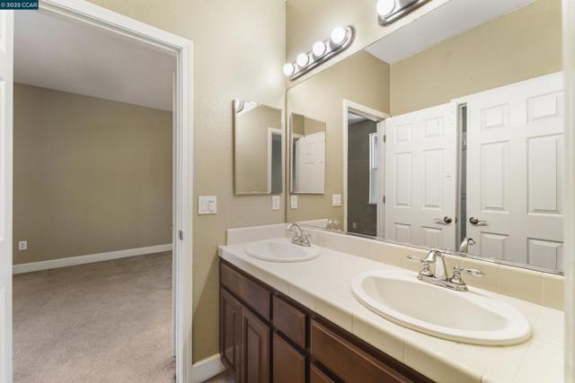 513 Lexington Dr, Vallejo CA: https://media.crmls.org/mediaz/f50293ee-32e7-4d91-a044-03e9dfede077.jpg