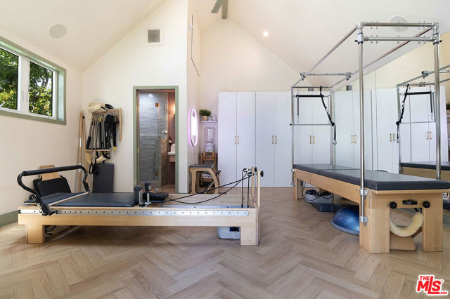 342 N Citrus Avenue, Los Angeles CA: https://media.crmls.org/mediaz/f502c7bc-cd04-4bdc-a349-57c0b76bacc3.jpg