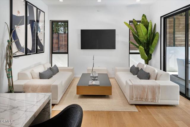 Detail Gallery Image 19 of 73 For 10747 Valleyheart Dr, Studio City,  CA 91604 - 4 Beds | 3 Baths