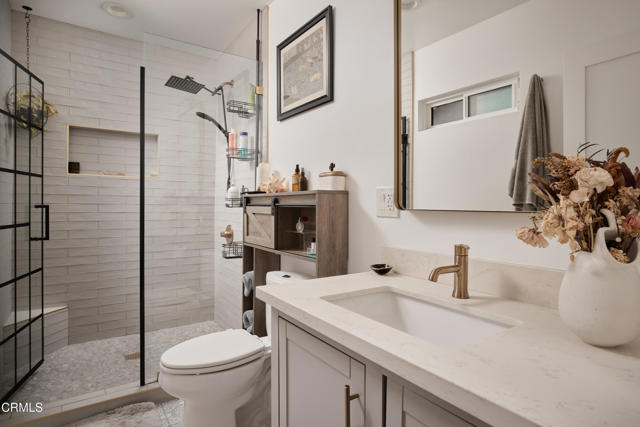 Detail Gallery Image 16 of 32 For 2819 Frederick St, Los Angeles,  CA 90065 - 3 Beds | 3 Baths