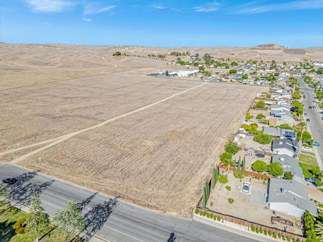 101 Amador Street, Avenal CA: https://media.crmls.org/mediaz/f5035a77-2f99-4745-97bf-87ddd0bcdc02.jpg