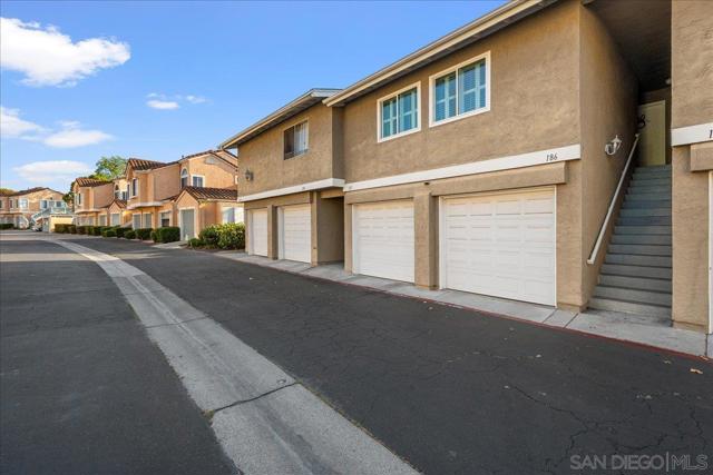 721 Buena Tierra Way, Oceanside CA: https://media.crmls.org/mediaz/f5036d90-4f07-497e-b5c1-bfedd3066be0.jpg