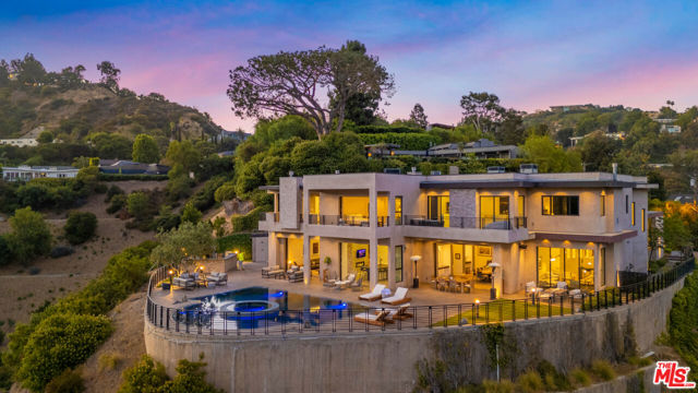 2501 Zorada Drive, Los Angeles CA: https://media.crmls.org/mediaz/f503c20d-676d-438c-aa64-97e9a15335a8.jpg