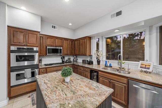 Detail Gallery Image 5 of 73 For 2270 Summit Dr, Escondido,  CA 92025 - 5 Beds | 3/1 Baths
