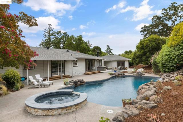 150 Santa Rita Dr, Walnut Creek CA: https://media.crmls.org/mediaz/f5054ec4-6303-47d6-bcd4-44d698dd173b.jpg