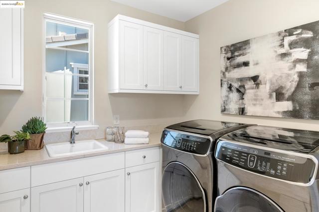 63 Tomcat Way, Orinda CA: https://media.crmls.org/mediaz/f5055ff7-f3ee-4db3-b439-86615b6f8d72.jpg