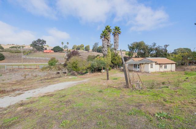 15108 Castroville Boulevard, Castroville CA: https://media.crmls.org/mediaz/f505e898-e026-46fe-b92b-94b9542dc929.jpg