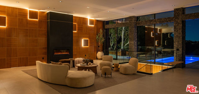 12752 Mulholland Drive, Beverly Hills CA: https://media.crmls.org/mediaz/f5074e16-3d1a-4c06-a936-6d1015278f77.jpg