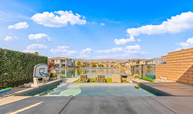 43240 Pietra Court, Indio CA: https://media.crmls.org/mediaz/f507f757-6fb4-4e06-a9a8-c21e8aee1d1a.jpg
