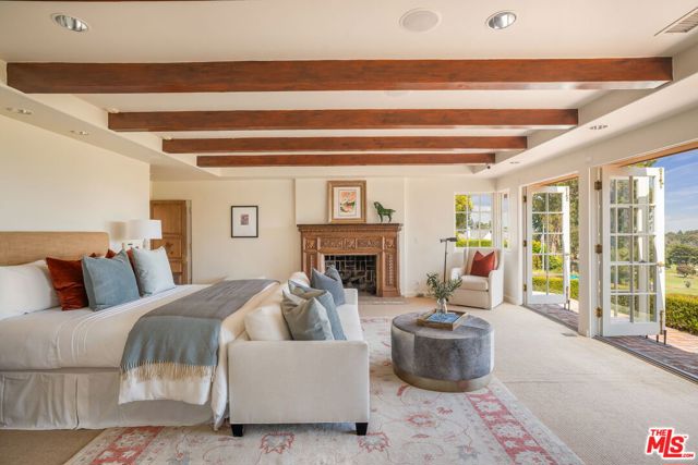 10820 Ambazac Way, Los Angeles CA: https://media.crmls.org/mediaz/f5081e45-83d5-4ddf-9316-285e65673461.jpg