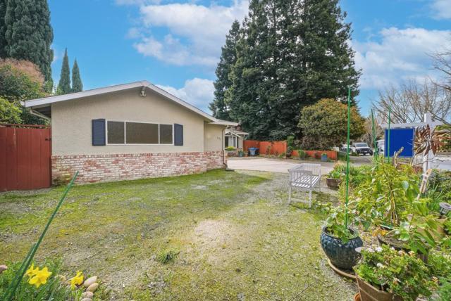 1451 Tyler Park Way, Mountain View CA: https://media.crmls.org/mediaz/f5088317-38f5-4e50-9753-084b2020a47c.jpg