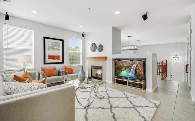 6217 Byron Ln, San Ramon CA: https://media.crmls.org/mediaz/f508f5ca-b3b4-47a7-a19e-2db454512181.jpg