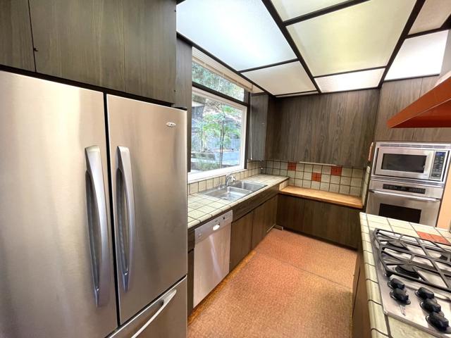 1245 Chula Vista Drive, Belmont CA: https://media.crmls.org/mediaz/f5092ec6-49ef-4004-ba5e-f177a226b15b.jpg