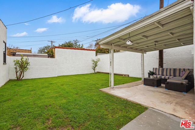 8919 Beverlywood Street, Los Angeles CA: https://media.crmls.org/mediaz/f509364e-5869-4b53-8e1d-9e39eddfbe6b.jpg