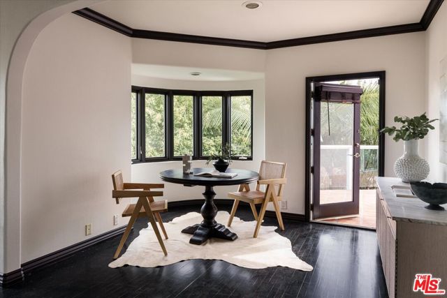 4189 Holly Knoll Drive, Los Angeles CA: https://media.crmls.org/mediaz/f5095bcd-b6f4-4d77-a462-300ceb321af4.jpg