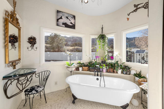 Image 28 of 62 For 56375 Bighorn Drive