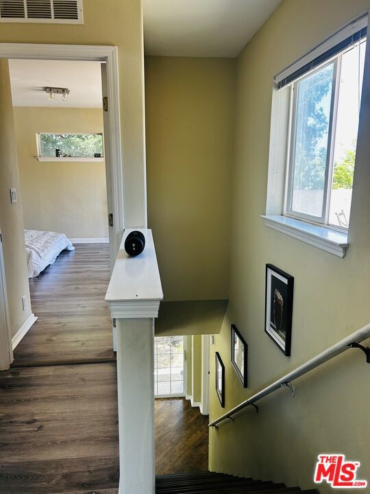 121 Navajo Lane, Topanga CA: https://media.crmls.org/mediaz/f509892b-ccf1-4527-8671-77732a3568b8.jpg