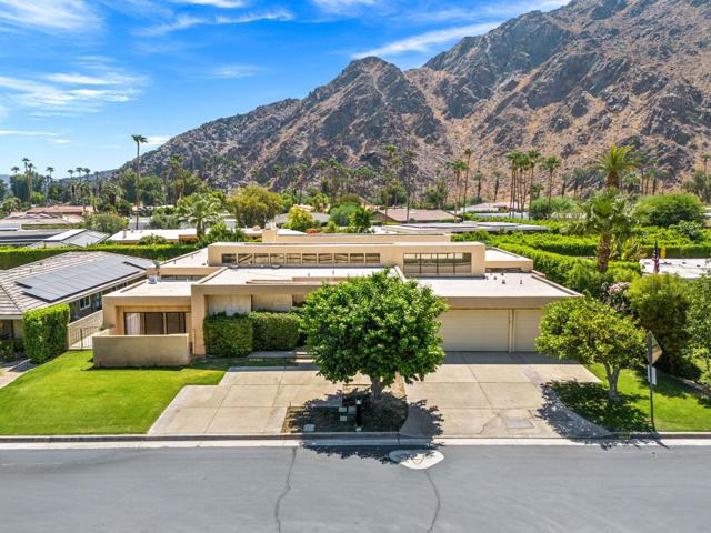 46220 Manitou Drive, Indian Wells CA: https://media.crmls.org/mediaz/f509e895-4ccf-4a18-8083-dba600bd170b.jpg